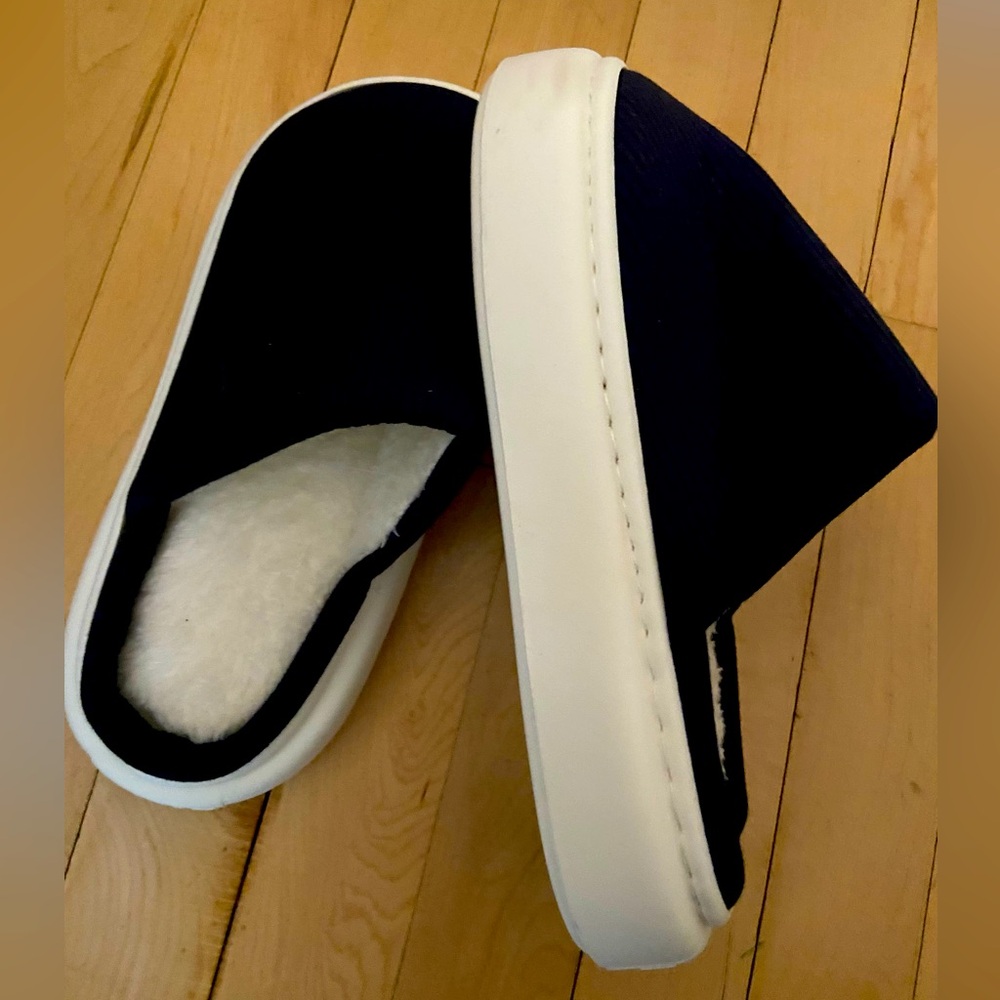Cloud Slides: Women's Navy and White Slippers